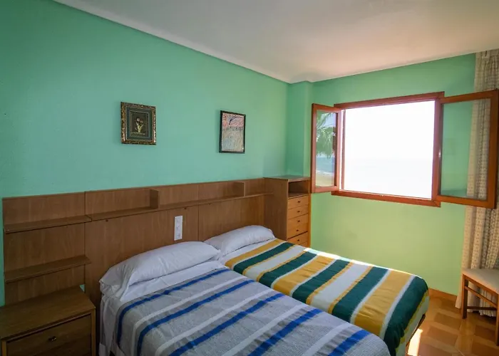 VISTAS FRONTALES VISTA ALEGRE 4-7 Albert Villas
